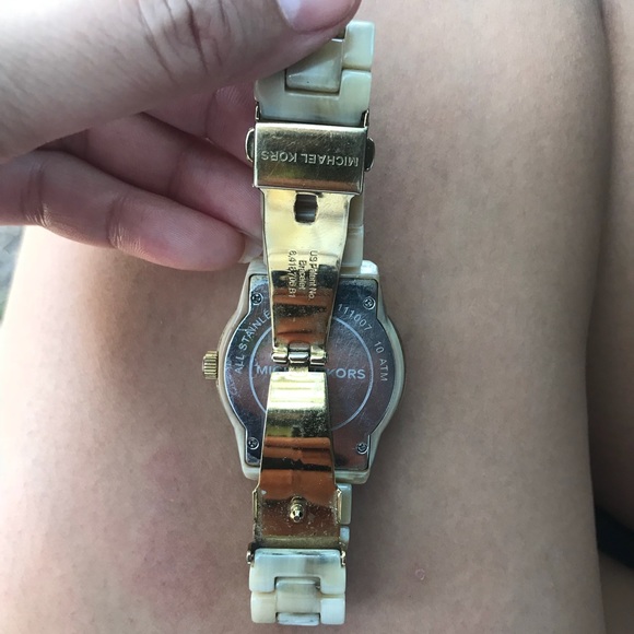 Michael Kors tortoise gold watch - Picture 3 of 4